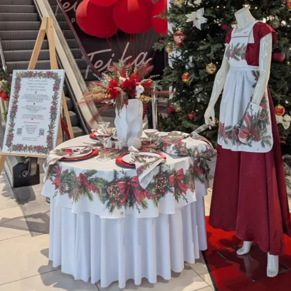 Christms Dinner tableclothe napkins napkin rings